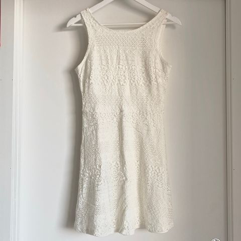 Hvit kjole i str 38