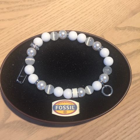 Fossil armbånd med perler