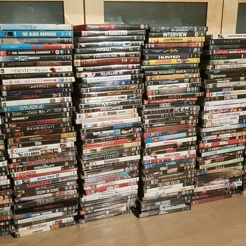Hundrevis av DVD-filmer