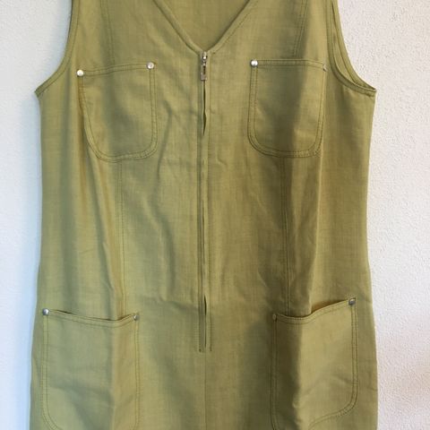 Nydelig vår / sommergrønn kjole (50 % lin)
