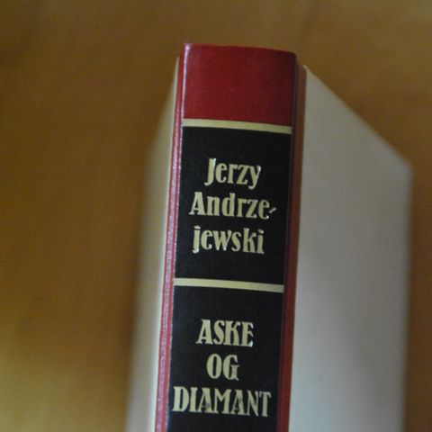 Aske og Diamant: Jerzy Andrzejewski. Innb. (O). Sendes