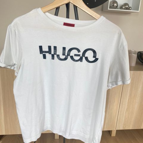 Hugo Boss T skjorte str M