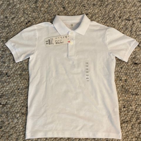 Ubrukt! Klassisk hvit piquet t-skjorte str 11-12år. God kvalitet!