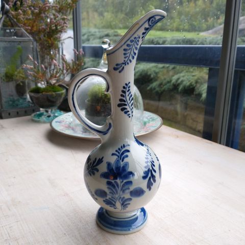 Vakker Royal Delft mugge, vase