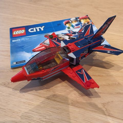 Lego City 60177. Flyshow jager.