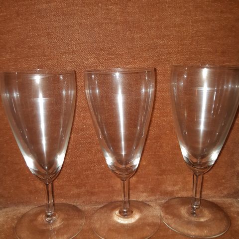 Tre eldre glass
