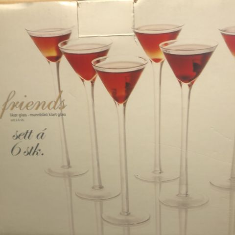 "Friends" likørglass. 4 esker á 6lass. 50 kroner pr. eske
