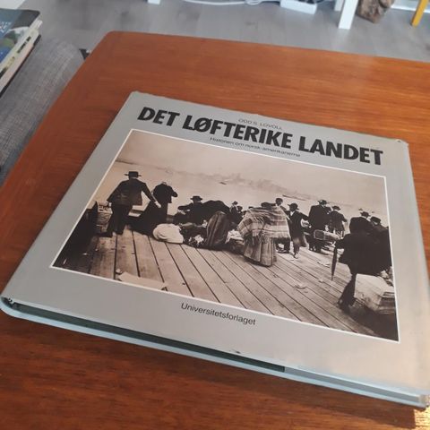 Det løfterike landet - Odd Sverre Lovoll - 1983