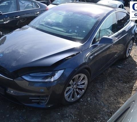 TESLA MODEL X SELGES I DELER