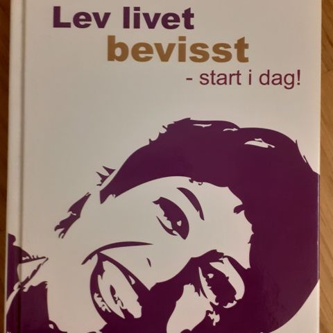 LEV LIVET BEVISST - Linda M. Moen