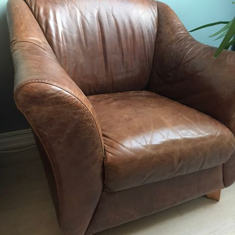 Natuzzi stol i skinn.  2 000kr