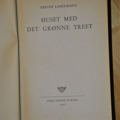 Huset med det grønne treet: Kelvin Lindemann. Innb. (W). Sendes