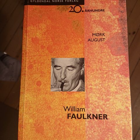 Mørk August av William Faulkner