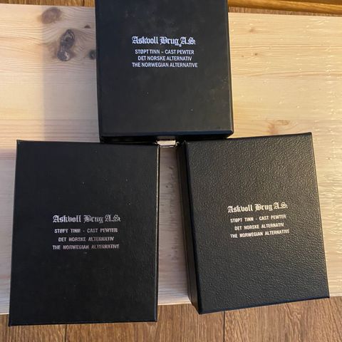 6 brennevinsbegre fra Askvoll Brug, i original emballasje, under halv pris
