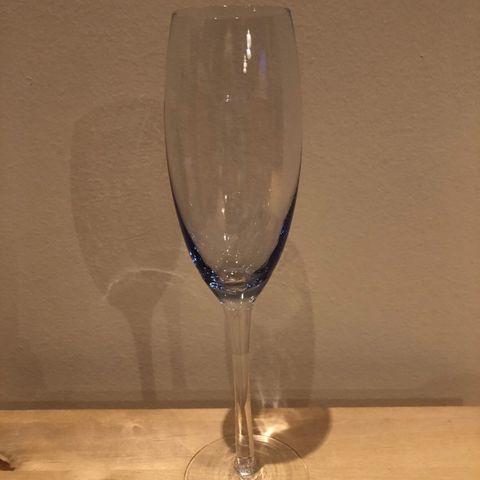 Champagnefrokost 17. mai? Elegante hvitvins-/champagneglass,