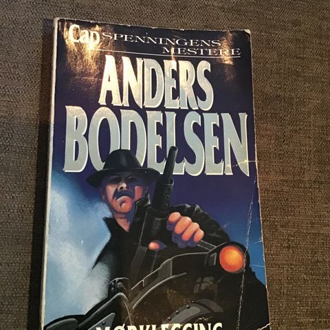 Pocketbok: Anders Bodelsen, mørklegging