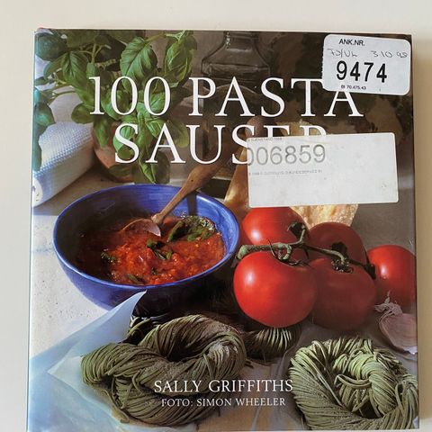 Kokebok: 100 pastasauser av Sally Griffiths. Farger, stive permer og omslag