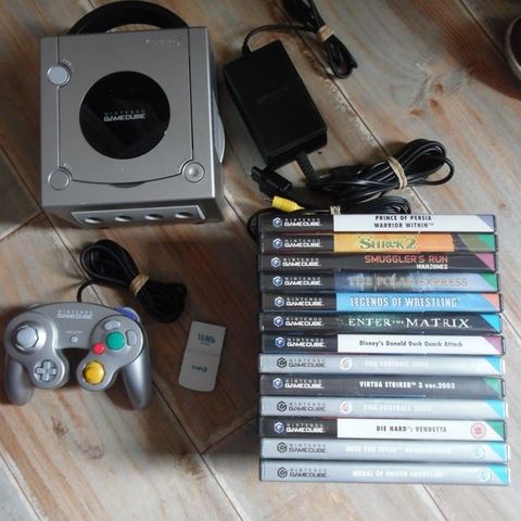 Gamecube konsoll spill og kontrollere ønskes kjøpt!