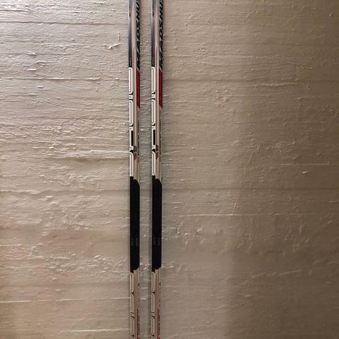 Madshus Birkebeiner Klassisk Carbon Pro Langrennski.