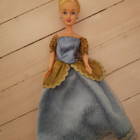 Askepott Barbie fra Disney