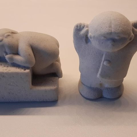 To mar bell Stone art figurer