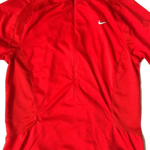 Nike rød trenings trøye t-shirt S
