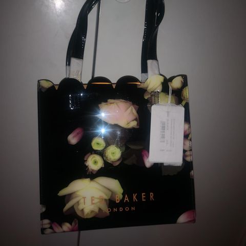 Helt ny liten Ted baker blomster veske med lappen på