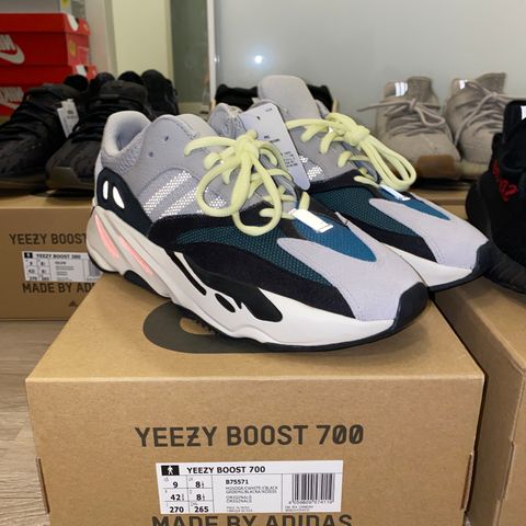 Yeezy 700 WAVE RUNNER 42 2/3