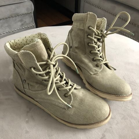 Beige sko