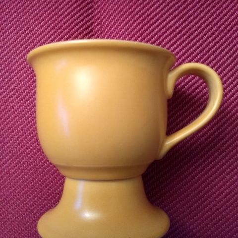 Høganes - gul kopp m/stett