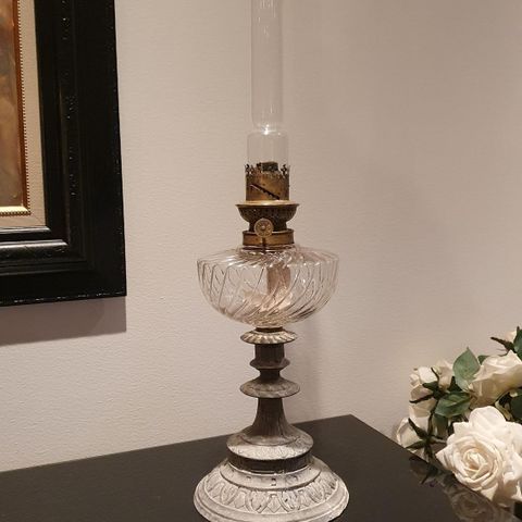 Flott rund brenner parafinlampe fra 1900 tallet