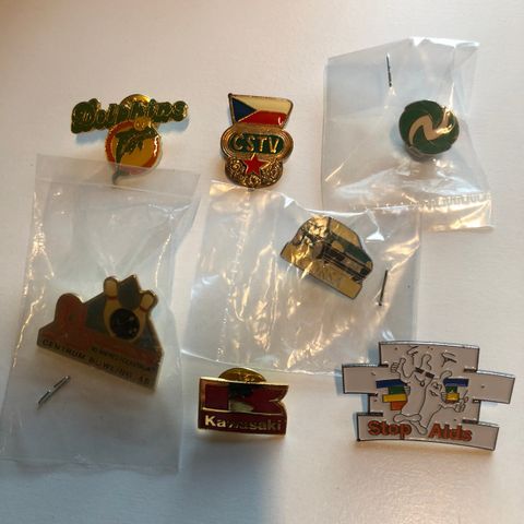 Diverse pins