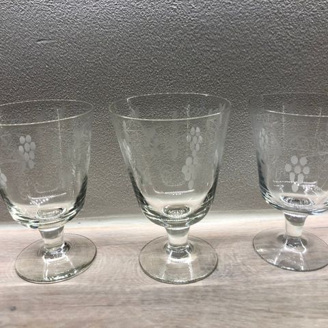 Tre glass, 50 kr per stk