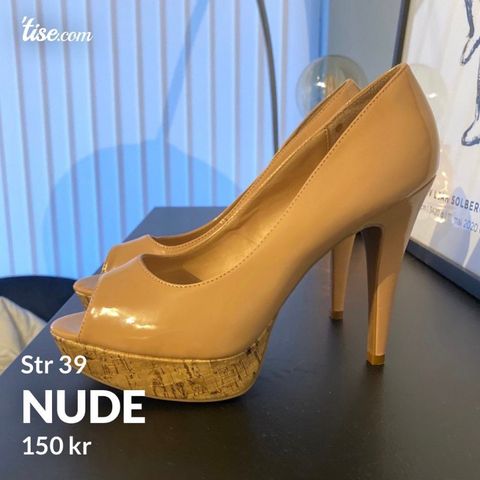 Høyhælte sko i nude