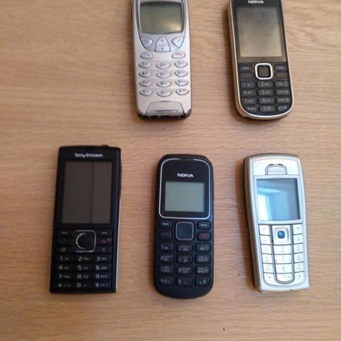 3 stk Nokia og 1 stk Sony Ericsson selges samlet