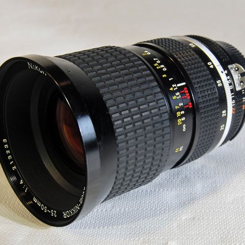 Linse Nikon, Zoom - Nikkor 25-50mm f4