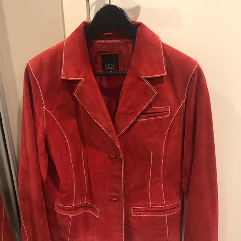Skinn  jakke, nappeskinn, dame, farge rød