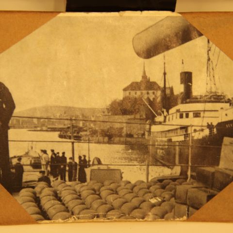 Trykkplate fra krigen av tyske soldater på havna i Oslo