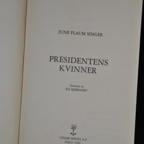 Presidentens kvinner: June Flaum Singer. Innb. (Ø) Sendes