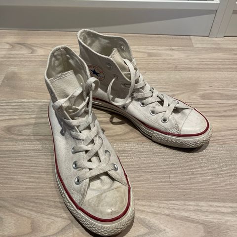 Hvite All Star Converse sko, str 4, str 36,5, selges. Svært lite brukt