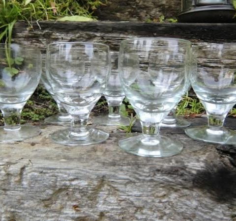7 hetvinsglass i serien ADOLF fra Hadeland