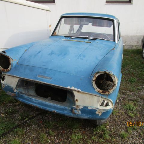 Nedplukket 1961 Ford Anglia. Kun noen få deler igjen.