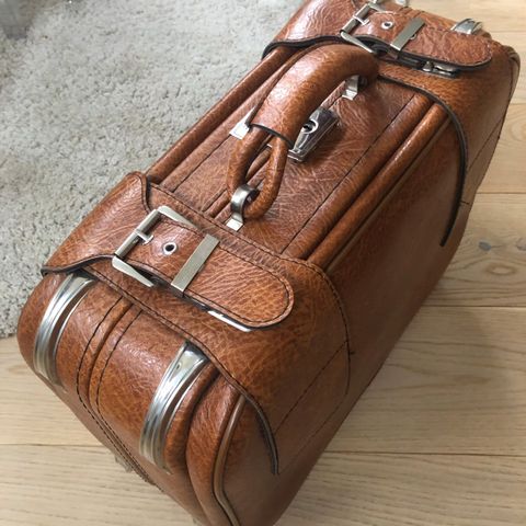 Vintage koffert i skinnimitasjon Göinge Väskan