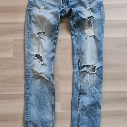 Bukse JACK&JONES str 28/32 selges kr 50.