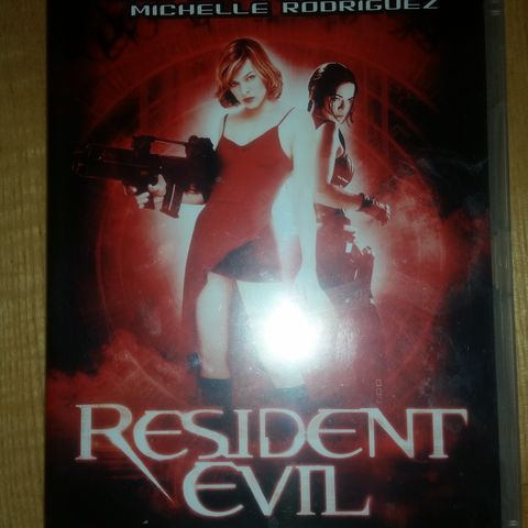 Resident Evil  ( Milla Jovovich og Michelle Rodrigues ) fra 2002
