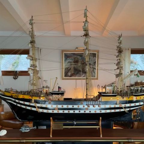 Fantastisk modell av  skoleskipet Americo Vespucci.