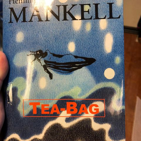 Henning Mankell sin bok Tea-bag til salgs.