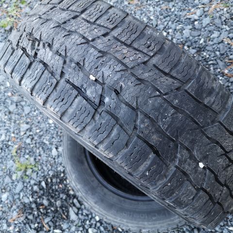 2stk Vinterdekk NOKIAN HAKKAPELIITTA CR3 215/60/17 109/107 R