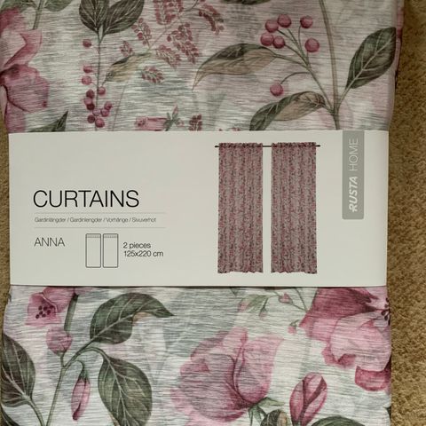 To nye gardiner str. 125x220 cm til salg