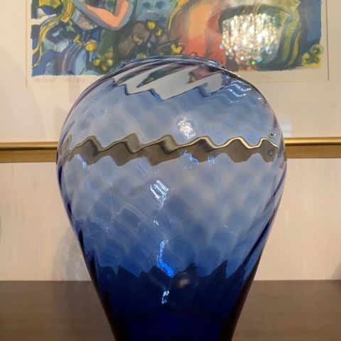 Vakker Munnblåst Twist Vase 21cm høy